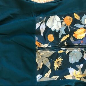 Lost sleeve rash guard swimsuit. Axesea. Beautiful suit.